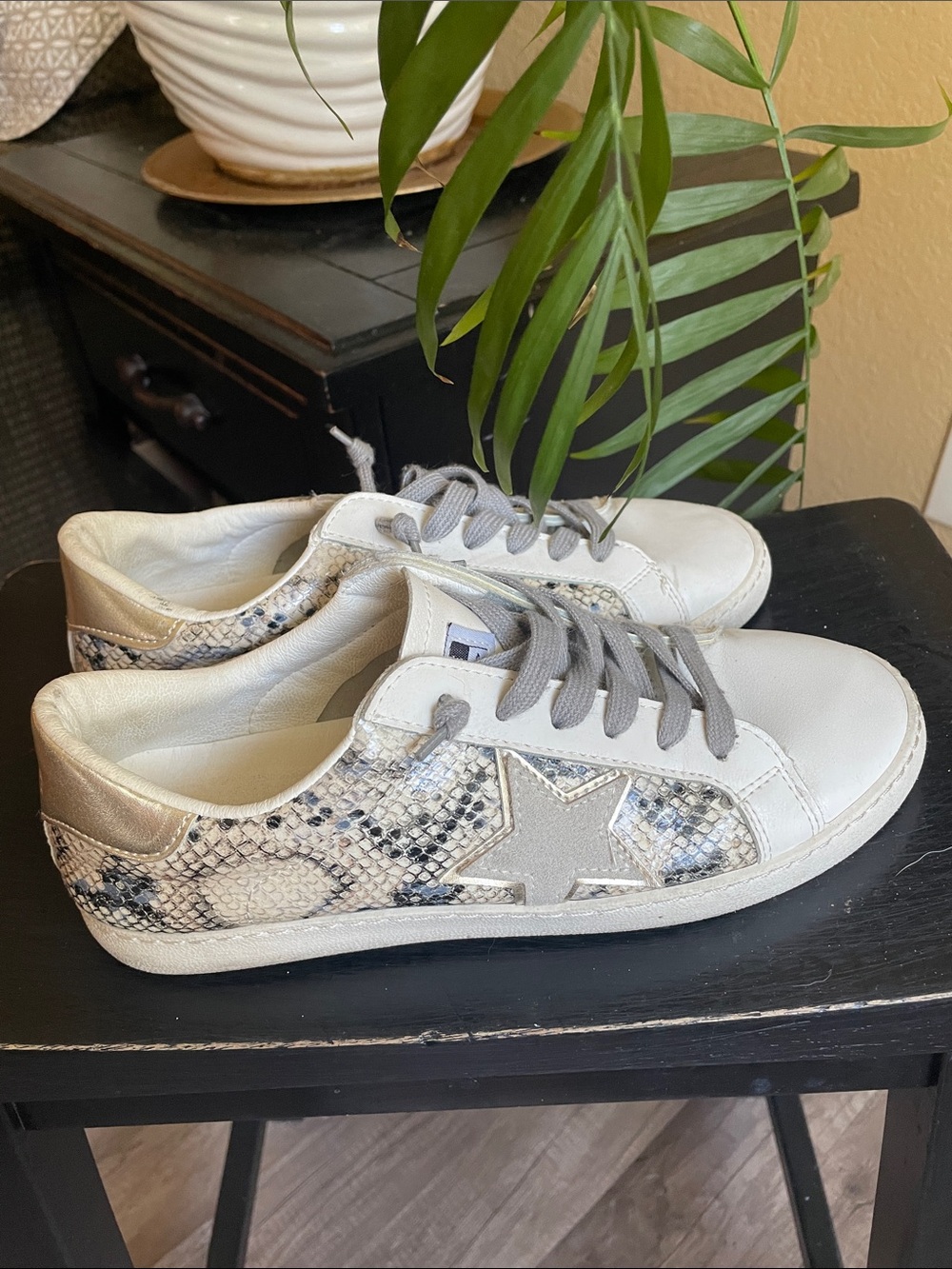 Vintage White Leather Sneakers with Gray Snake-Print Panels